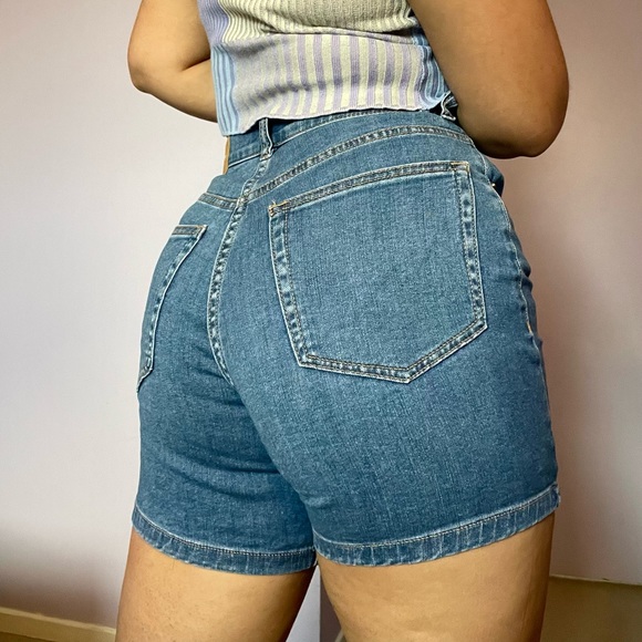 **SOLD** Pull&Bear Jean Shorts - Picture 2 of 5